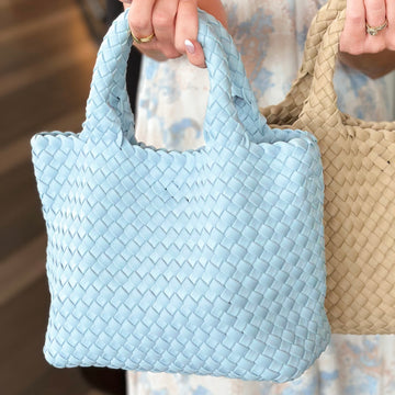 A polished and playful, handwoven bag in the colour swoon, for life on the go. With two stylish straps it can be worn several ways and dressed up or down.