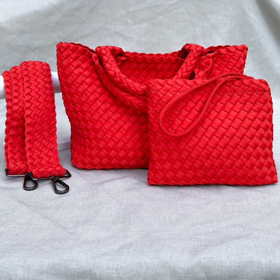 For brunch, the office, date night, travel, even cocktail parties, the Mini Edition is the perfect everyday handbag.